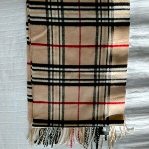 Plaid scarf, brand new never used